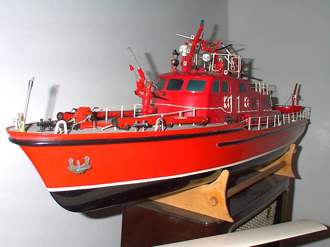 Feuerloschboot Dusseldorf